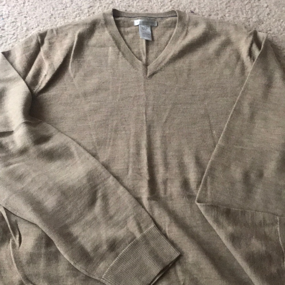 Gap sweater